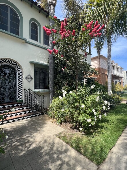 Building Photo - 325 Cochran Ave