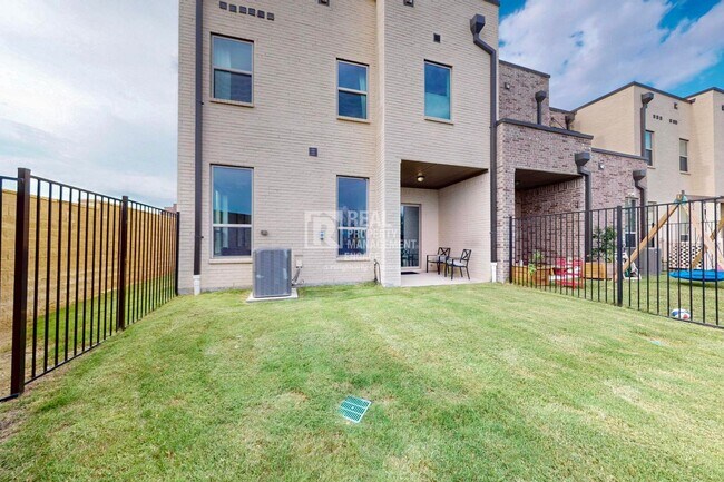 Building Photo - 1077 Maverick Dr