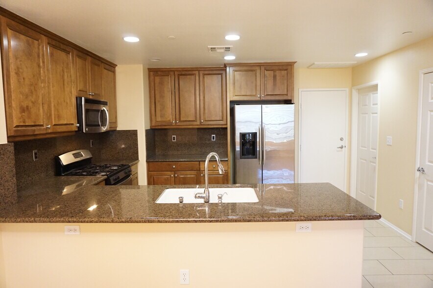 Building Photo - 20406 Paseo Cresta