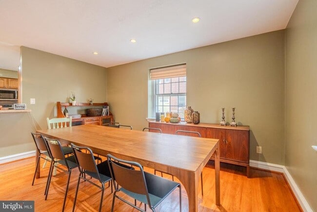 Building Photo - 128 Henley Rd