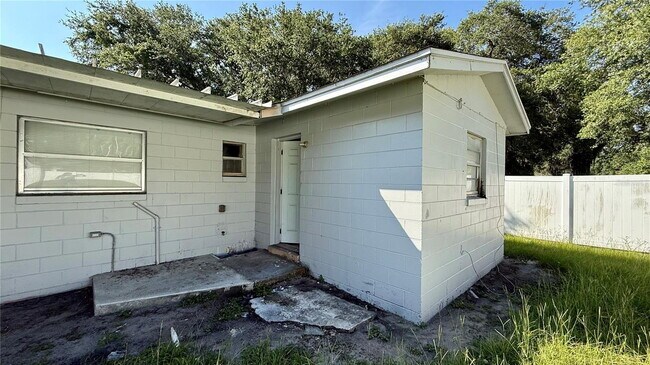 Building Photo - 205 Mill St