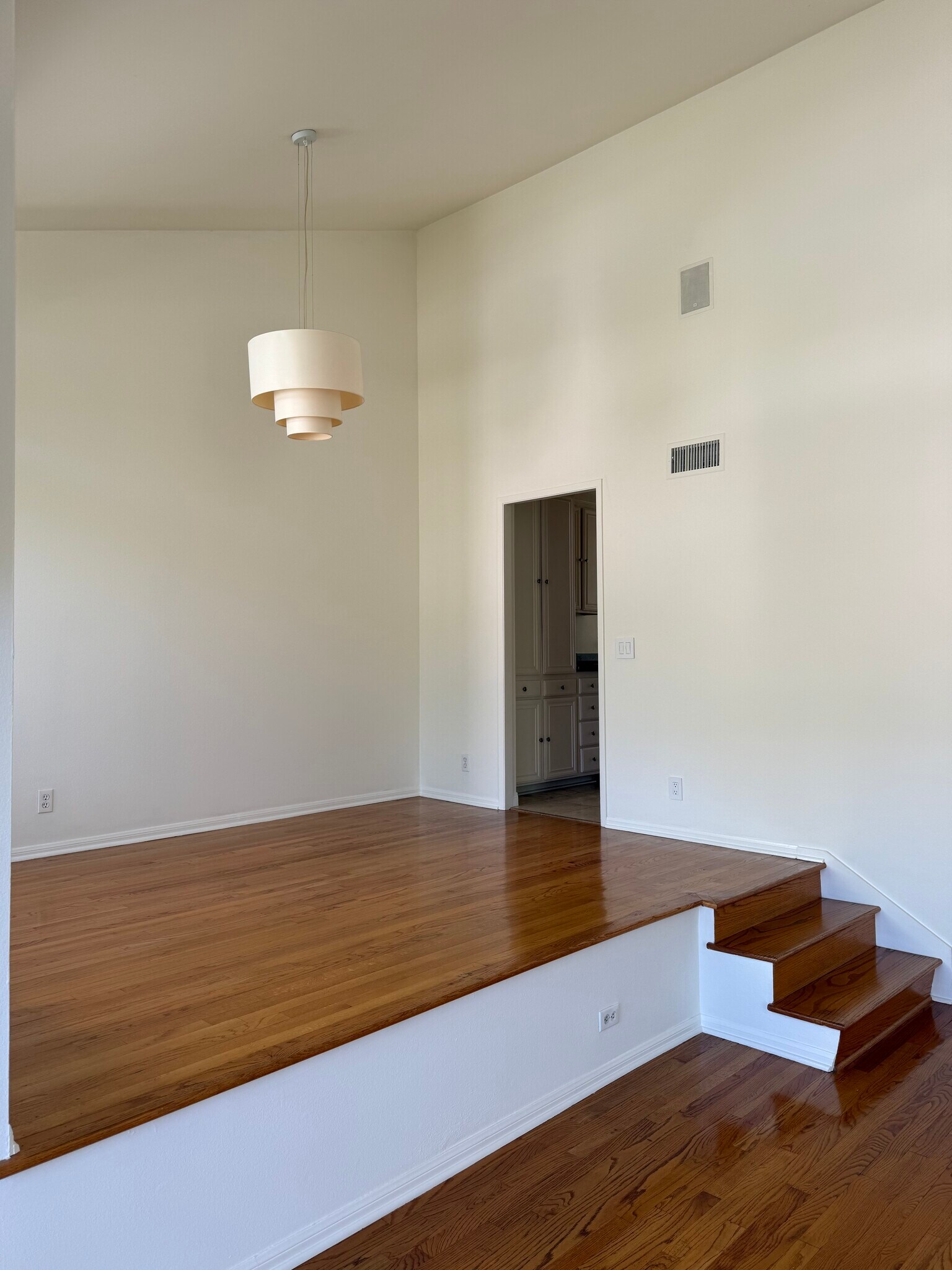 Building Photo - 1700 Palisades Dr