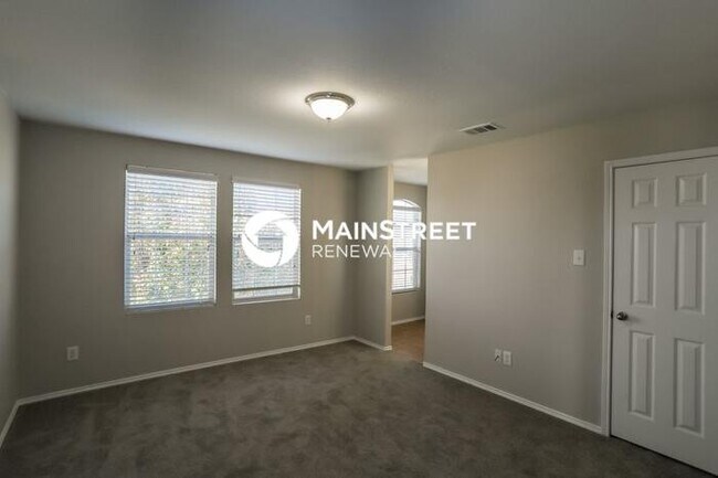 Building Photo - 4 Bedroom Pet-Friendly Home in Fort Worth, TX with Main Street Renewal