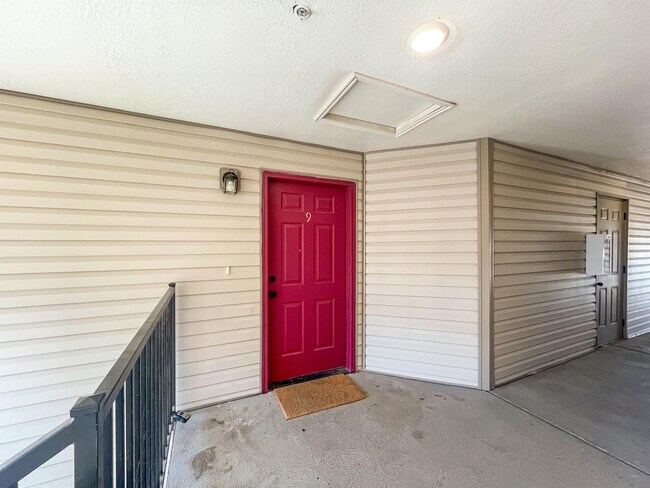 Building Photo - 8212 N Cedar Springs Rd