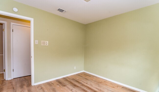 Building Photo - 4146 Longvale Dr