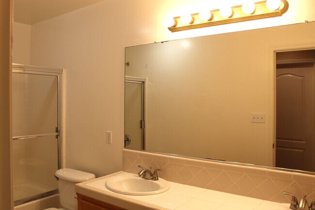Building Photo - Southwest 5 bed 3 bath home