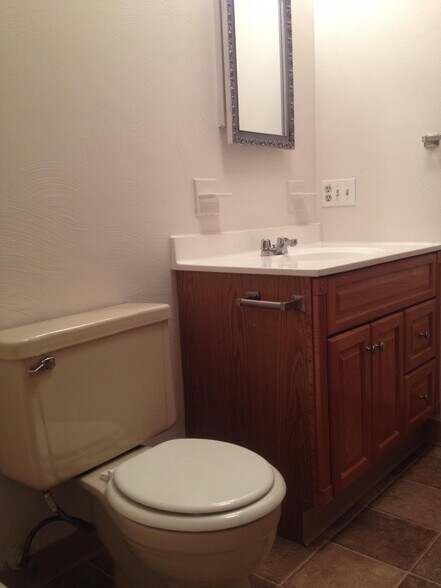 Building Photo - 2525 Hope Dr