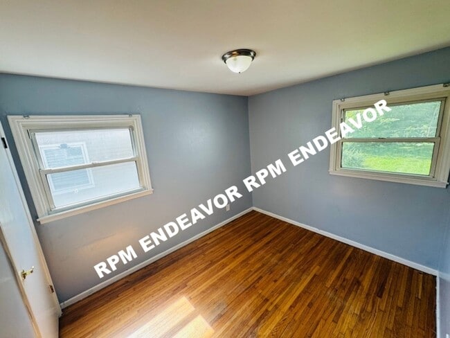 Building Photo - 3Bed/1Bath Available Now!