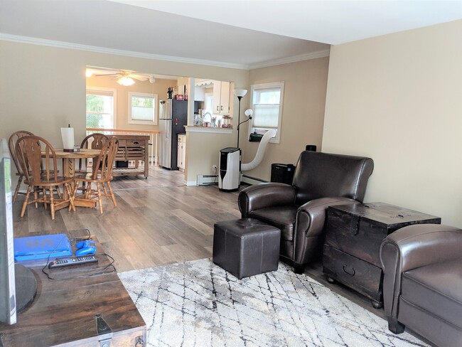 Building Photo - 2 Bedroom Remodeled Home with Lake Access