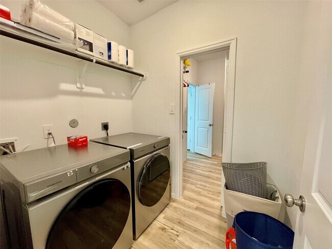 Building Photo - 31603 Rosebud Vly Ln