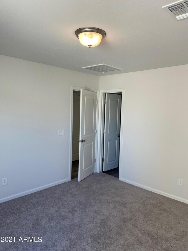 Building Photo - 250 W Bobcat Ct