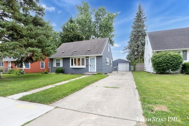 Building Photo - Updated 3 Bedroom Home