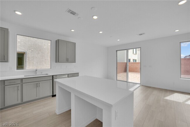 Building Photo - 5925 Obsidian Sky Ave