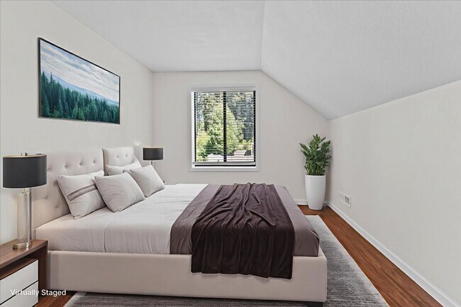 Building Photo - Beautifully renovated 4-bdrm, 2-bath Tuala...