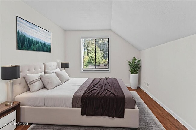 Building Photo - Beautifully Renovated 4-Bedroom, 2-Bath Ho...