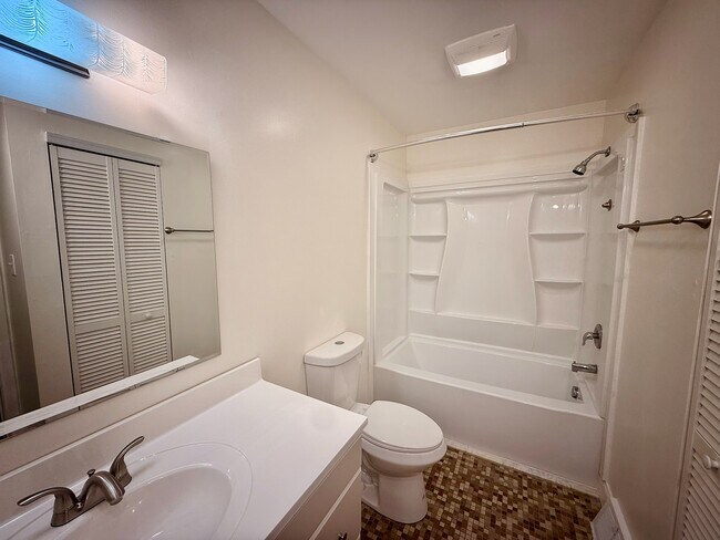 Building Photo - 102 Eaton Dr