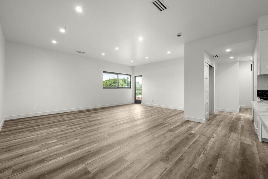 Building Photo - 1920-1922 S Sherbourne Dr