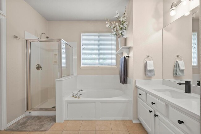 Building Photo - 11805 Emerald Falls Dr