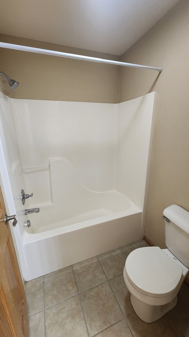 Building Photo - 1208 SE Birch Ln