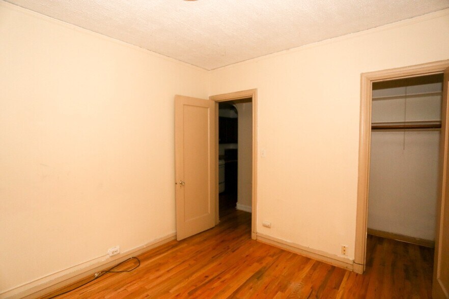 Building Photo - 849 W Wolfram St