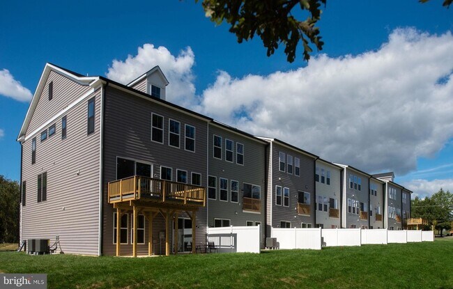 Building Photo - 356 Evermore Ln