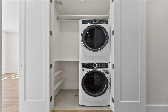 Building Photo - 157 25th St