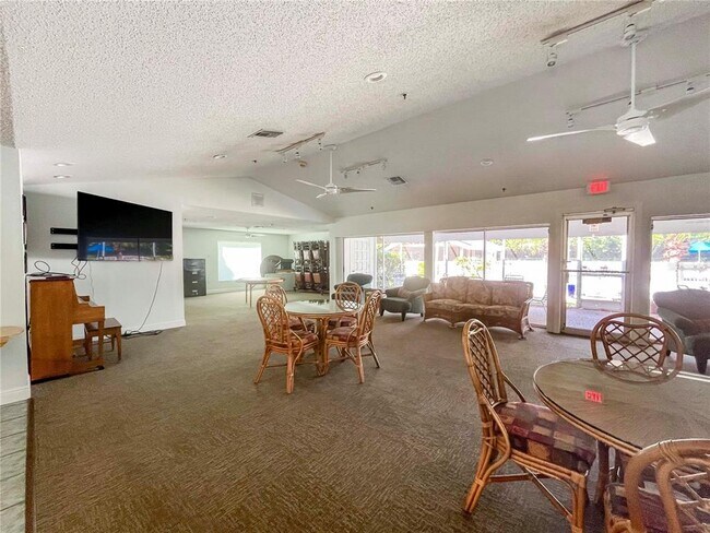 Building Photo - 5060 Village Garden Dr