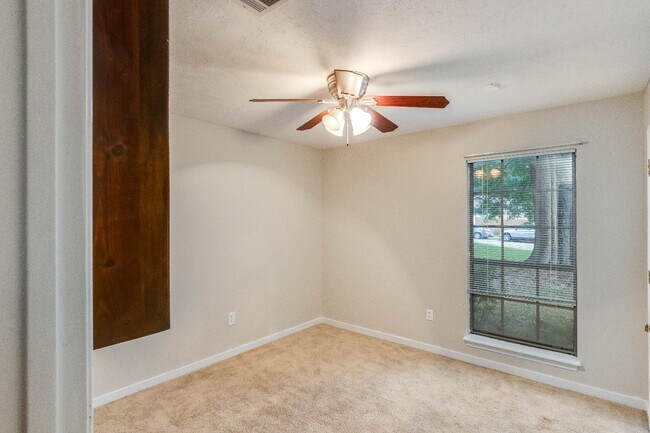 Building Photo - 201 Shadow Cove