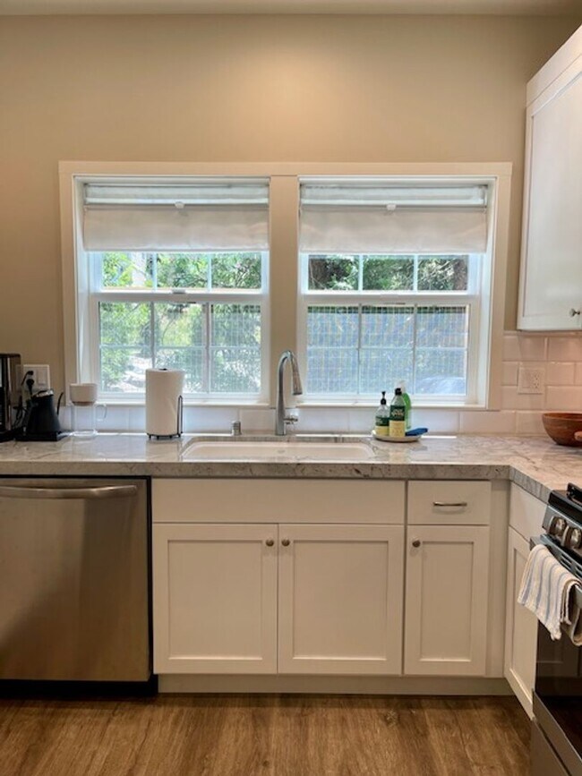 Building Photo - Modern 3 Bedroom 2.5 Bathroom House Close to Downtown Nevada City