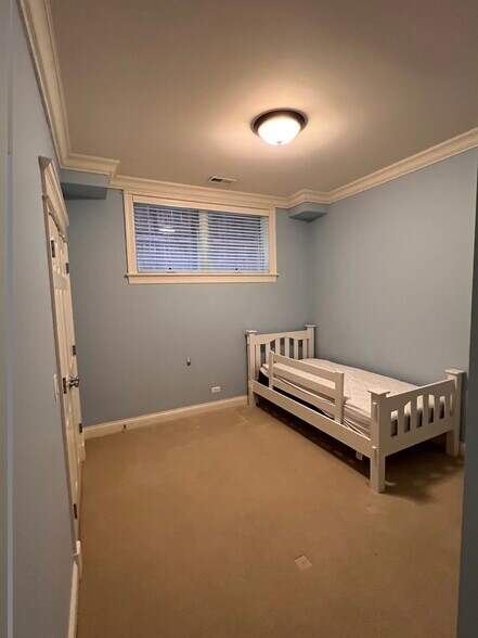 Building Photo - 2042 N Racine Ave