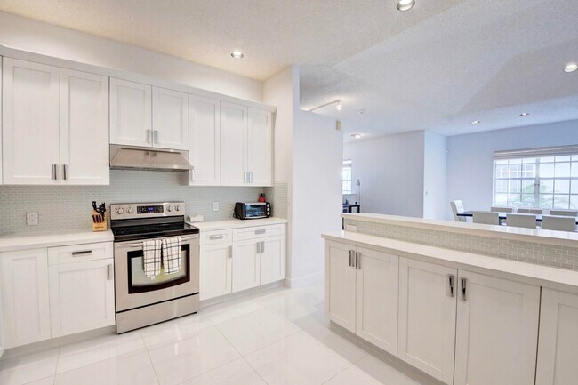 Building Photo - 5190 Lake Catalina Dr