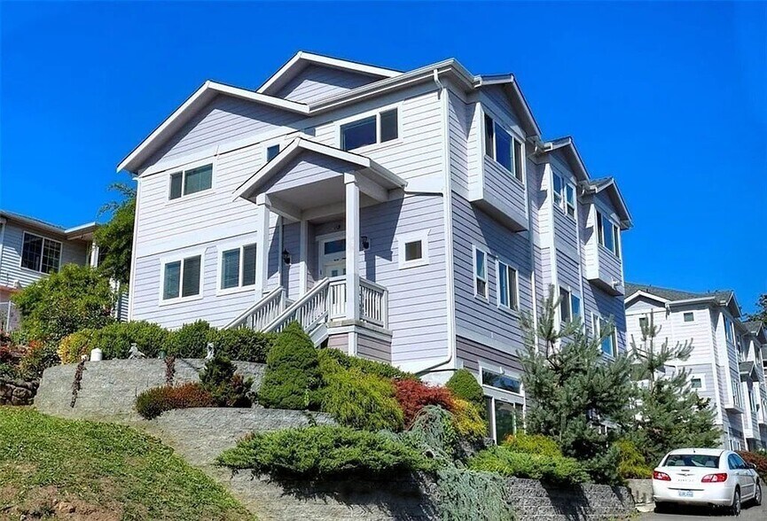 Building Photo - 3320 S Holly St