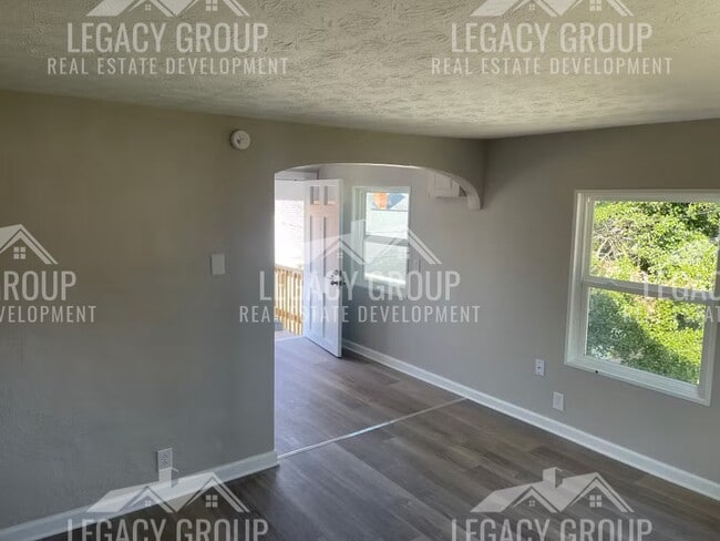 Building Photo - 2216 Mt Vernon Ave