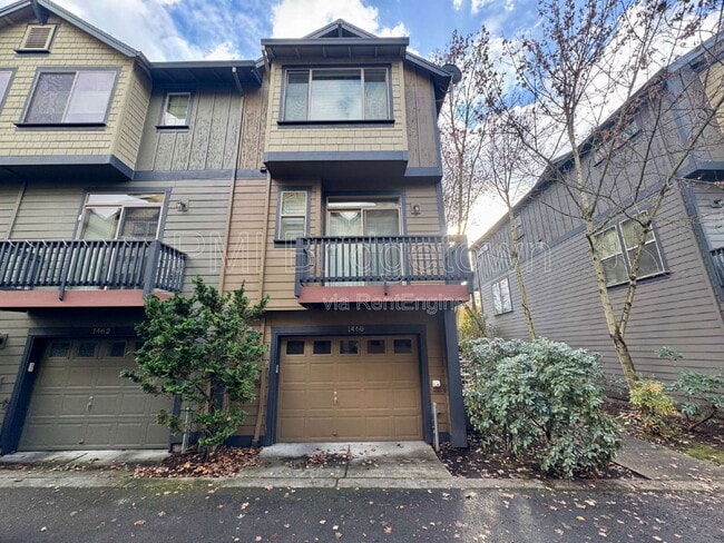 Building Photo - 1460 NE Redspire Ln