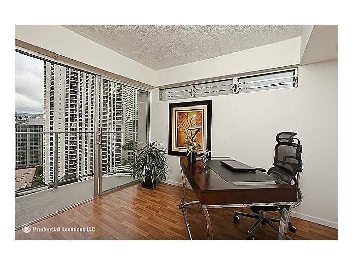 Building Photo - 1645 Ala Wai Blvd