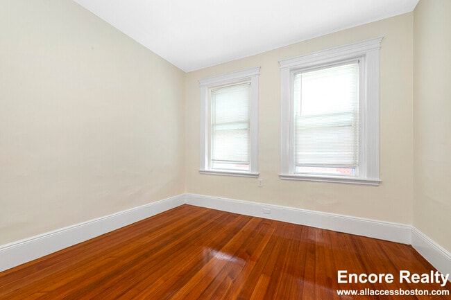 Building Photo - 46 Brackett St