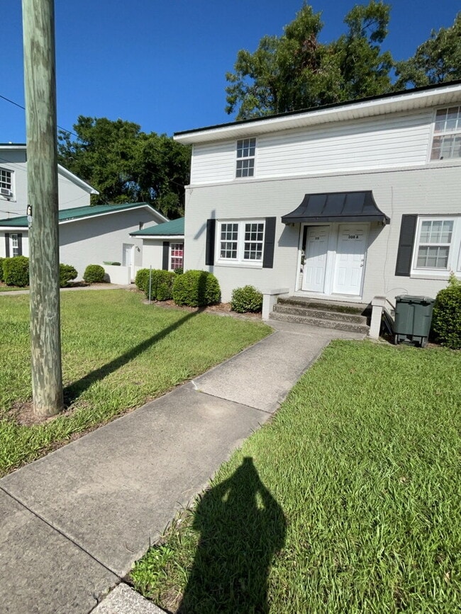 Primary Photo - Apartment for Rent