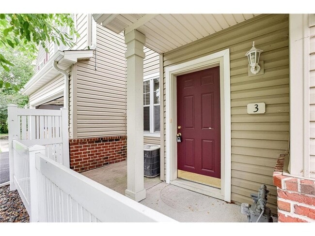 Building Photo - 5040 Holly Ln N