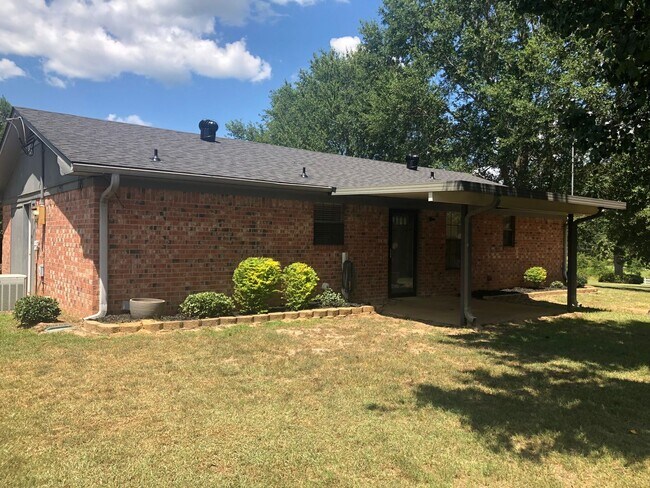 Building Photo - 2 Bedroom Single Family