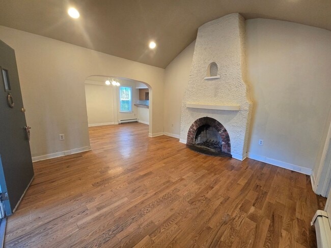 Building Photo - Large Beautiful South Hill Home! Available...