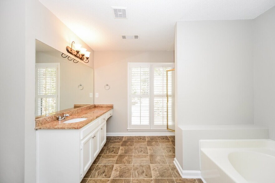 Building Photo - 2660 Windstream Way NW