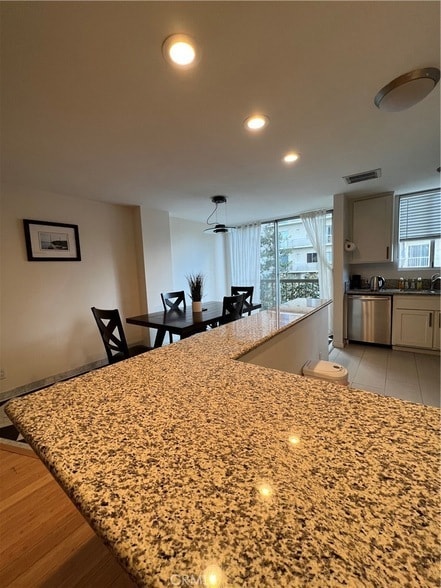 Building Photo - 10747 Wilshire Blvd