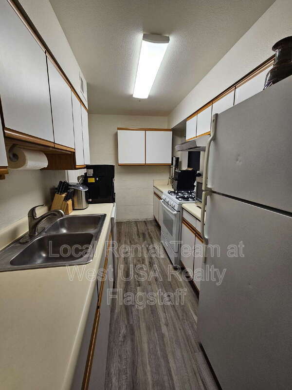 Building Photo - 6315 St Nicholas Cir