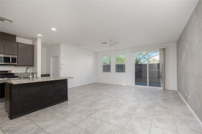 Building Photo - 5319 Wally St