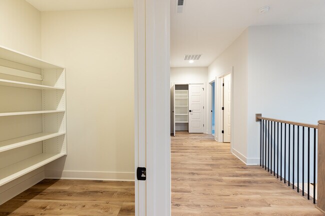 Building Photo - 871 Rosemary Gdns