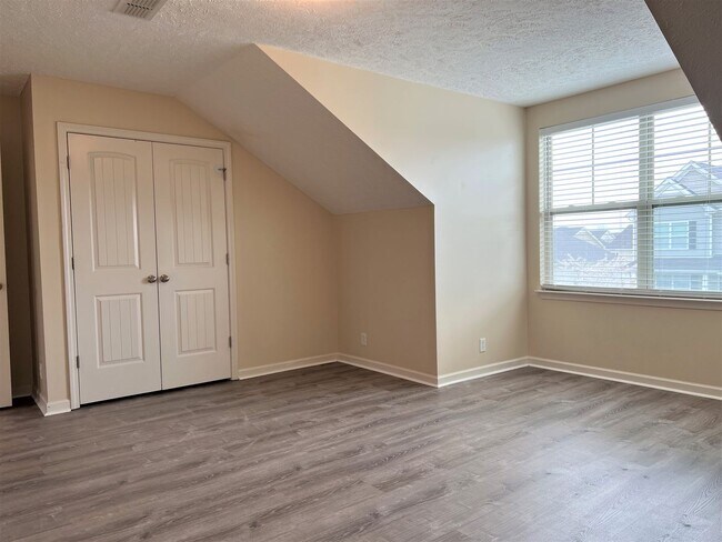 Building Photo - Falsetto Ln