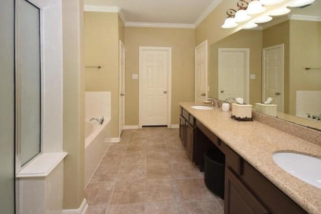 Building Photo - 19 W Spindle Tree Cir