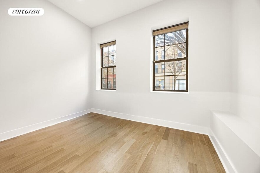 Building Photo - 573 Gates Ave