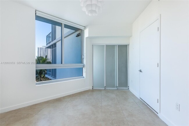 Building Photo - 350 S Miami Ave