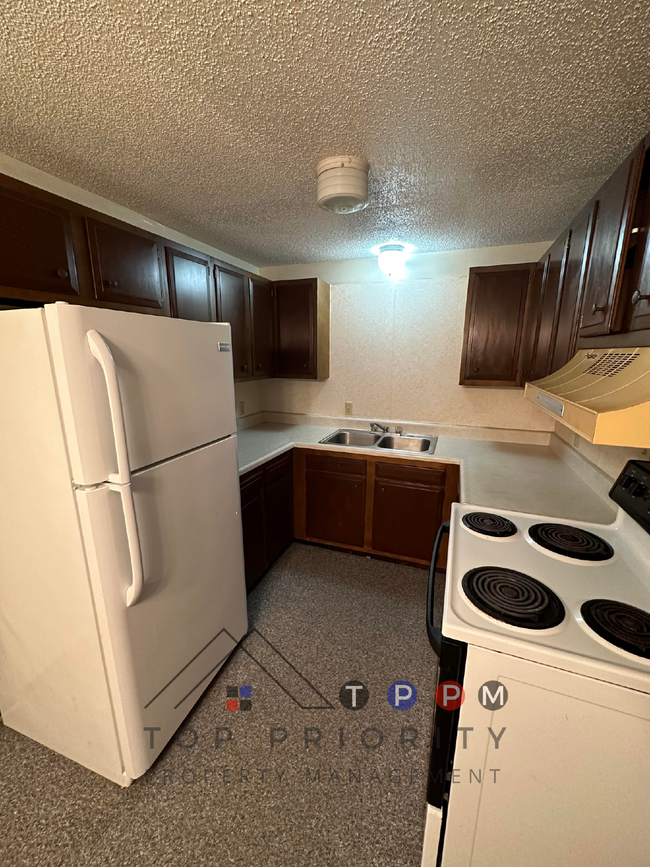 Building Photo - 1 Bedroom | 1 Bathroom Unit in Charles Cit...